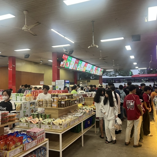 Đoàn Khách Tham Quan Trải Nghiệm Vẻ Đẹp Tự Nhiên và Văn Hóa Đặc Sắc